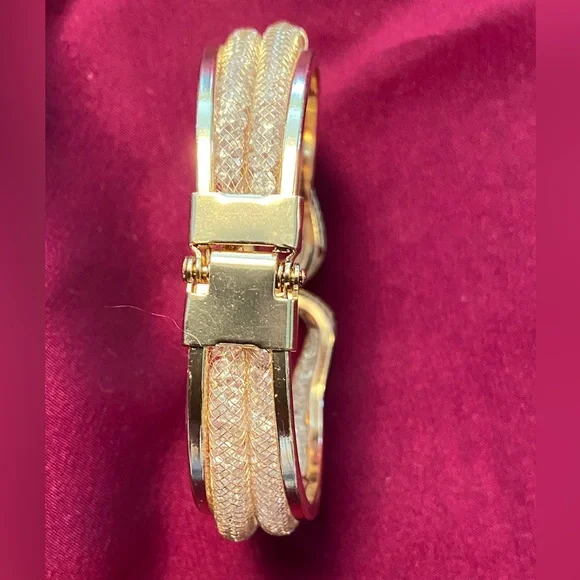 💥💥❤️3 cuff bracelets for only $25💥❤️💥. 2 in gold tone, 1 in silver tone! - Picture 8 of 10